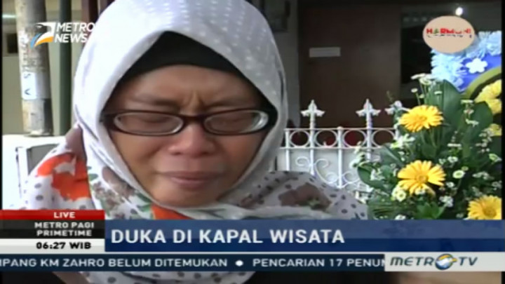 Duka Keluarga Korban Terbakarnya Kapal Zahro Express