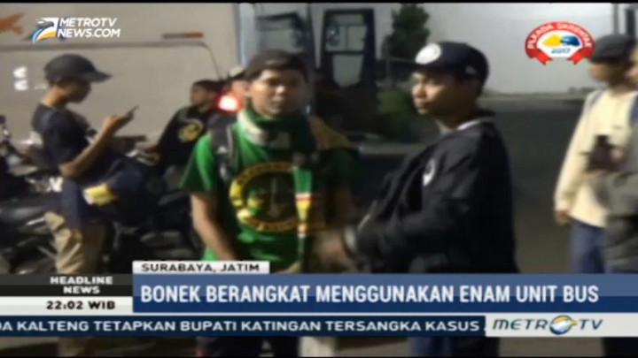 Ratusan Bonek Berangkat ke Bandung Menggunakan Enam Bus