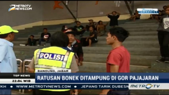 Tiba di Bandung, Ratusan Bonek Ditampung di GOR Pajajaran