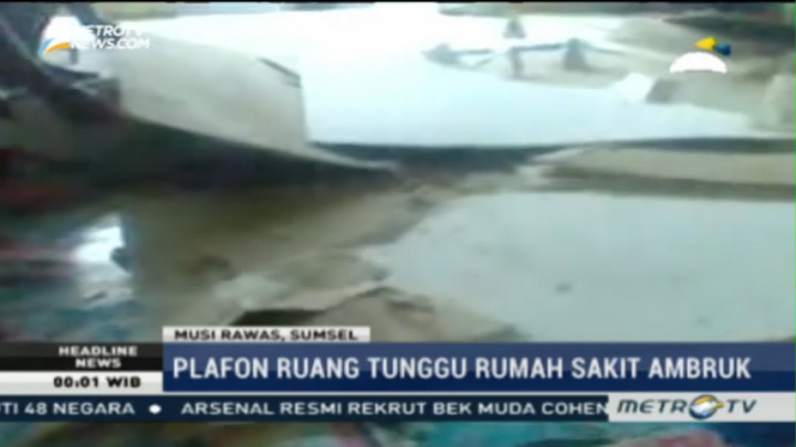 Plafon Ruang Tunggu RSUD Sobirin Musi Rawas Ambruk