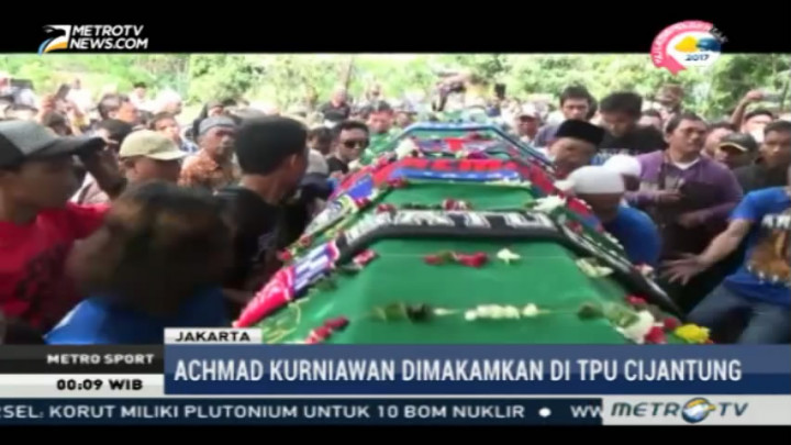 Suasana Haru di Pemakaman Achmad Kurniawan