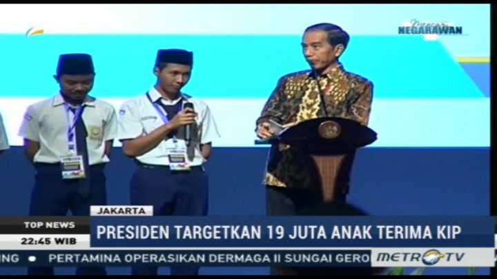 Jokowi Bagikan KIP untuk Anak Yatim se-Jabodetabek
