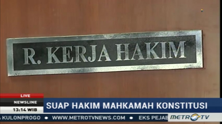 Seluruh Hakim Konstitusi Mengikuti Rapat di Bogor