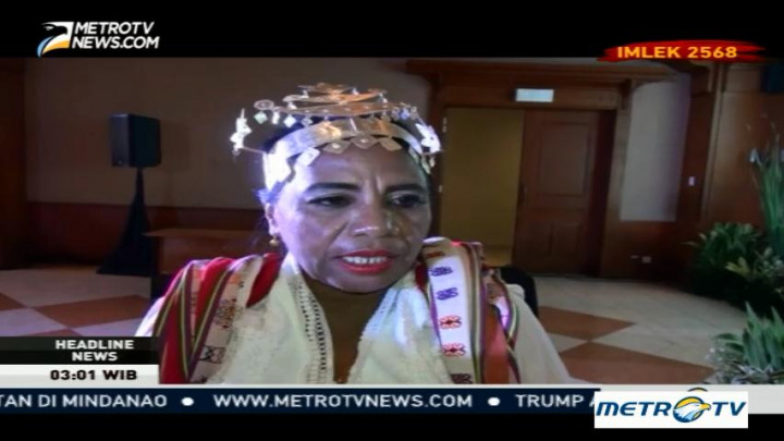 Aleta Baun Terima Yap Thiam Hien Award 2016