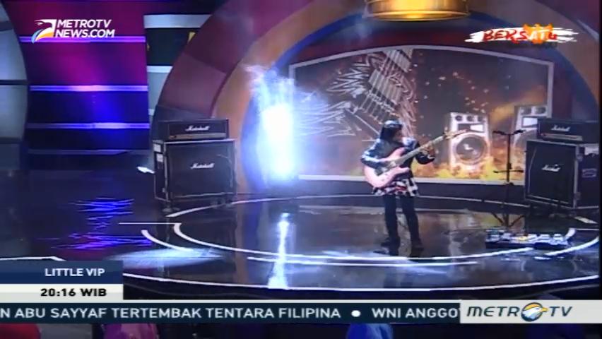 Aksi Gitaris Cilik Bermain Musik Metal