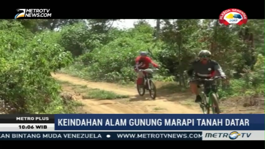 Bersepeda Sambil Menikmati Keindahan Alam Gunung Marapi
