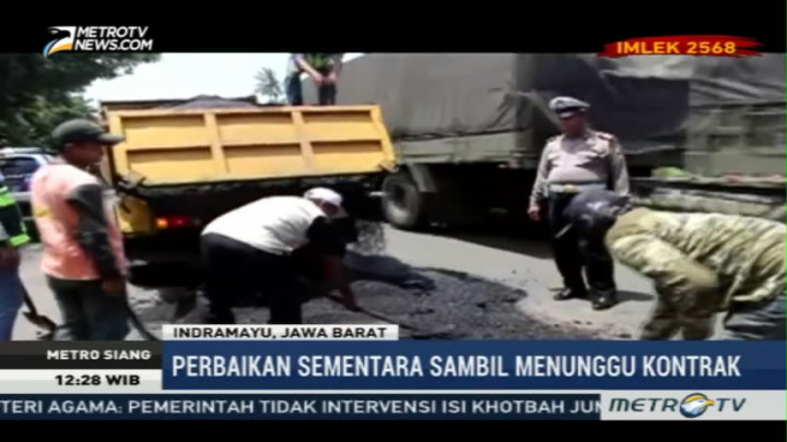 Jalan Berlubang di Jalur Pantura Indramayu-Cirebon Mulai Ditambal