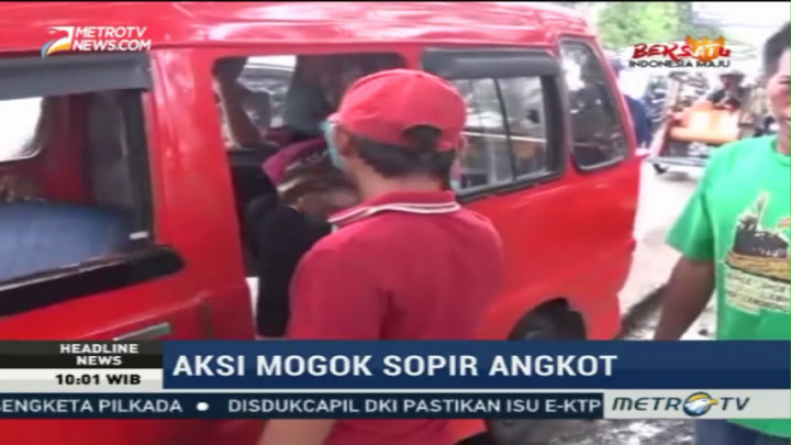 Sopir Angkot di Makassar Lakukan Aksi Mogok Massal