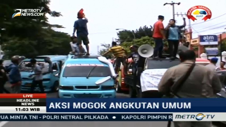 Aksi Mogok Massal Sopir Angkot di Makassar Sebabkan Kemacetan