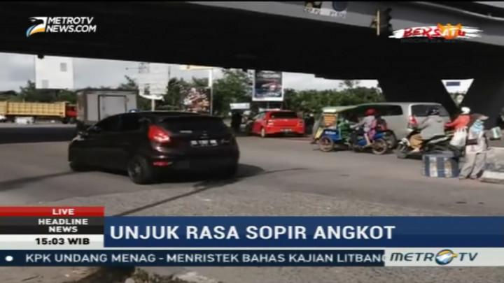 Aktivitas Sopir Angkot di Makassar Kembali Normal