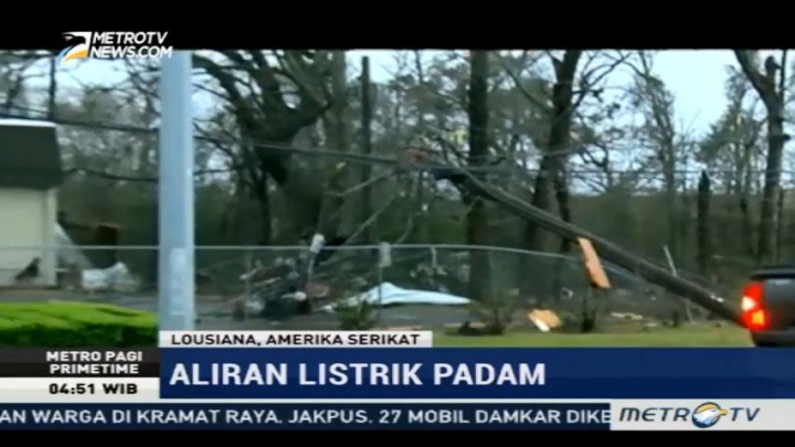 Angin Topan Merobohkan Rumah di Louisiana