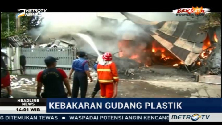 Gudang Plastik di Malang Hangus Terbakar