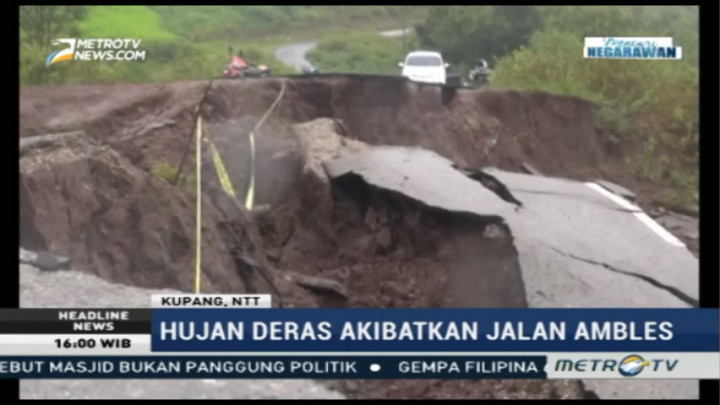 Hujan Deras Sebabkan Jalan di Kupang Ambles