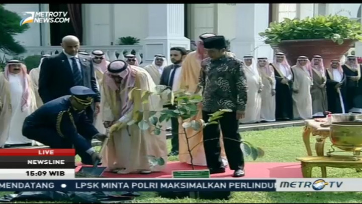 Raja Salman Didampingi 16 Pangeran Tanam Pohon di Istana Bogor