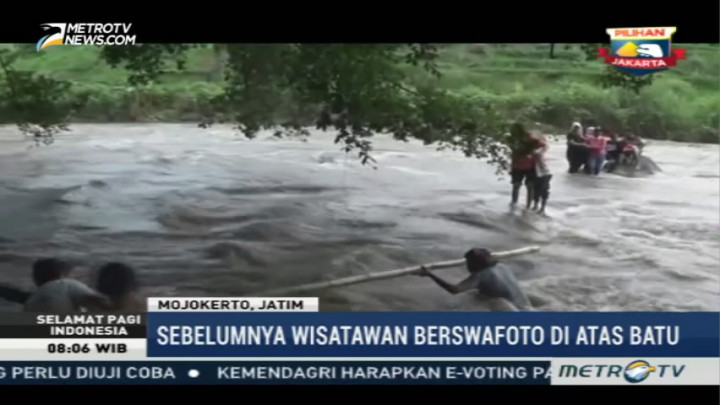 Asyik Selfie, Sembilan Wisatawan di Mojokerto Hampir Terseret Arus Sungai