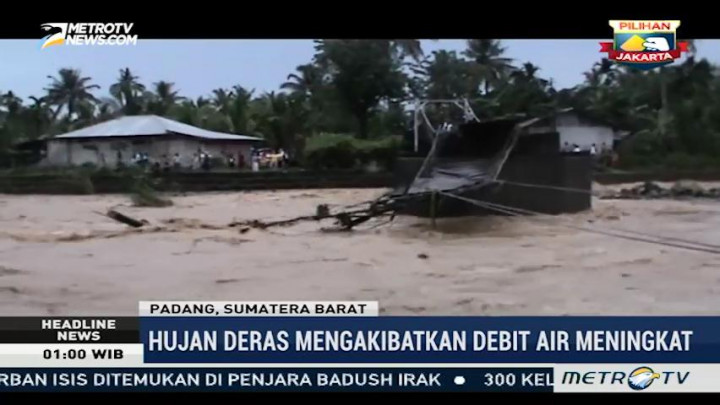 Jembatan Penghubung Dua Kelurahan di Padang Putus Diterjang Banjir