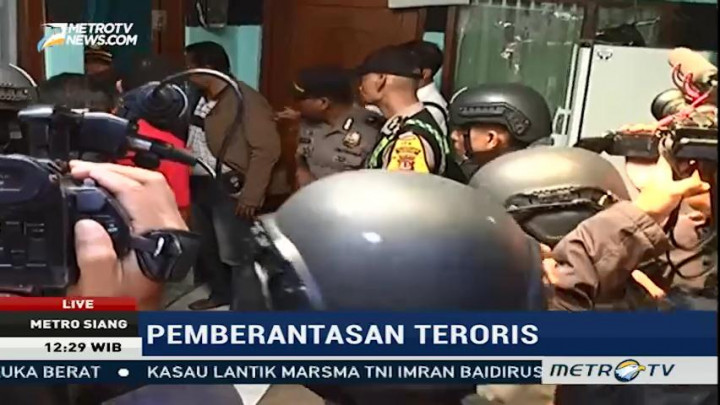 Polisi Sita Senapan Angin dari Rumah Terduga Teroris Bom Bandung