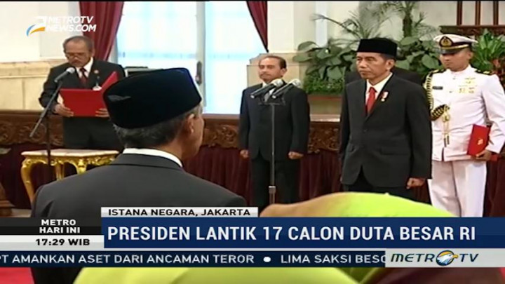 Presiden Jokowi Lantik 17 Dubes Baru