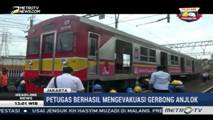 KRL yang Anjlok di Jatinegara Berhasil Dievakuasi
