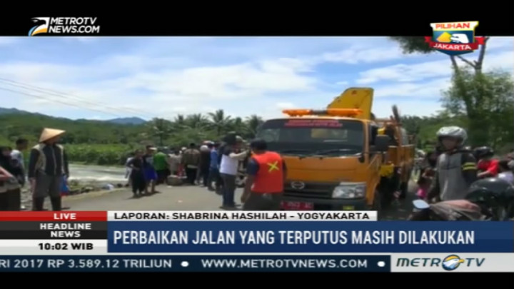 Dua Alat Berat Diturunkan Perbaiki Jembatan Sungai Klawing