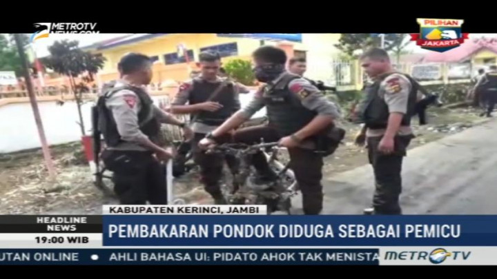 Polisi Bersihkan Puluhan Sepeda Motor Pascabentrok di Kerinci