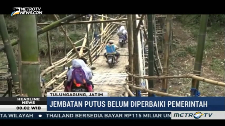 Warga Bangun Jembatan Darurat Tulungagung-Kediri