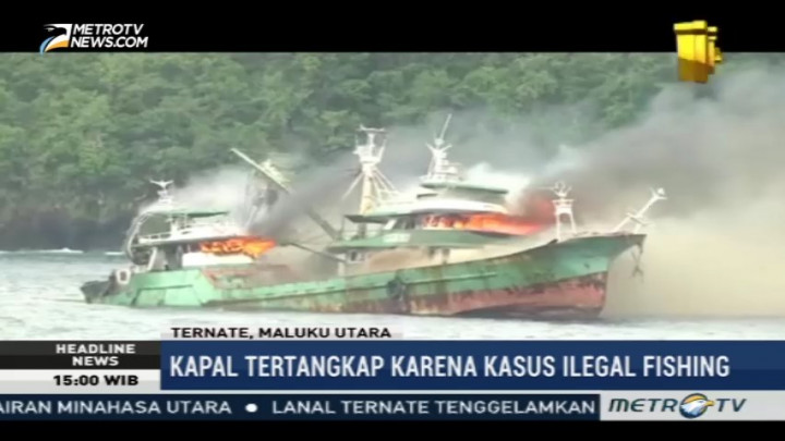 TNI AL Ledakkan Dua Kapal Pencuri Ikan di Perairan Ternate