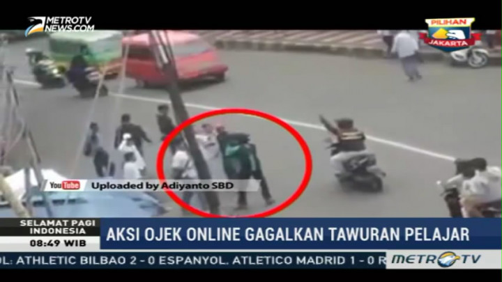 Aksi Pengemudi Ojek Online Gagalkan Tawuran Pelajar