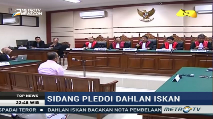 Dahlan Iskan Menangis Saat Bacakan Pledoi