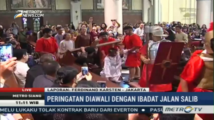 Ribuan Jemaat Ikuti Ibadah Jumat Agung di Katedral