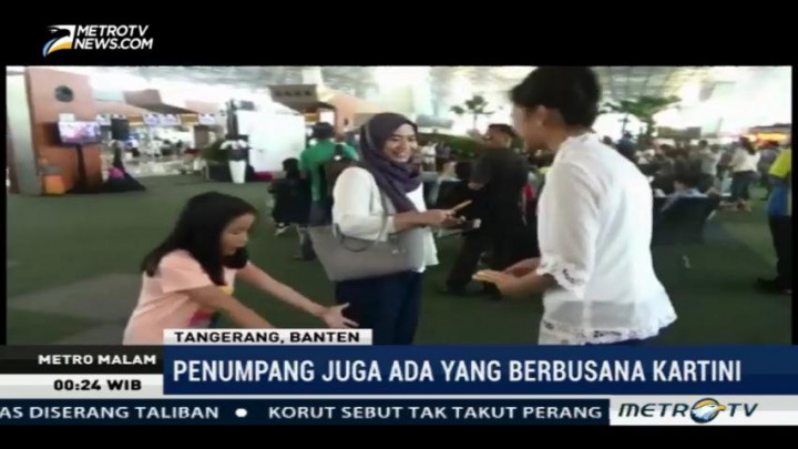 Peringati Hari Kartini, Petugas Bandara Soetta Gunakan Kebaya dan Sepatu Roda