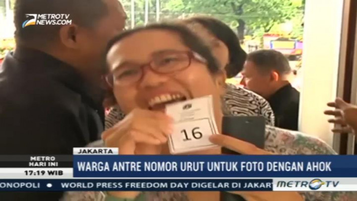 Foto dengan Ahok, Warga Wajib Antre Pakai Nomor Urut