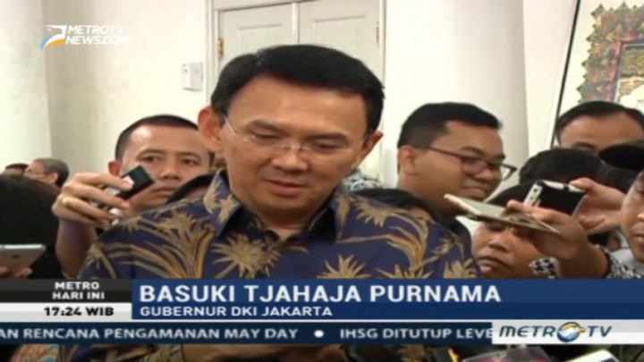 Ahok: Ribuan Karangan Bunga di Balai Kota Kayak Festival