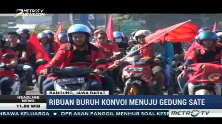 Polisi Kawal Ketat Konvoi Buruh Menuju Gedung Sate