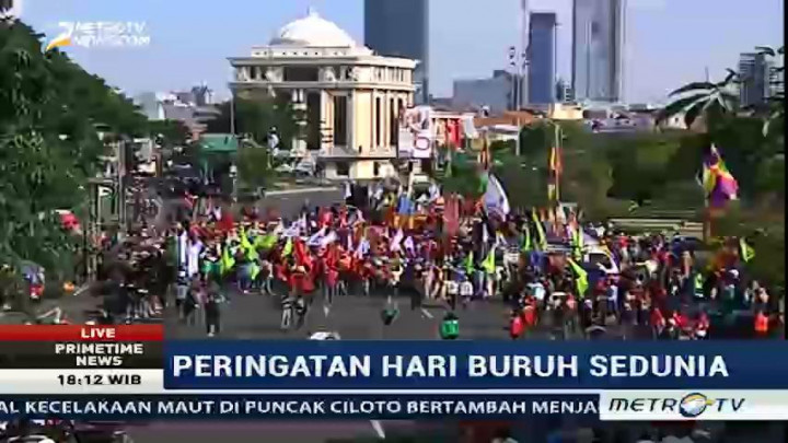 Massa Aksi Buruh di Surabaya Membubarkan Diri