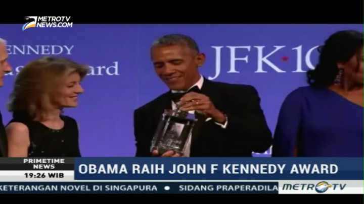 Obama Raih John F Kennedy Award