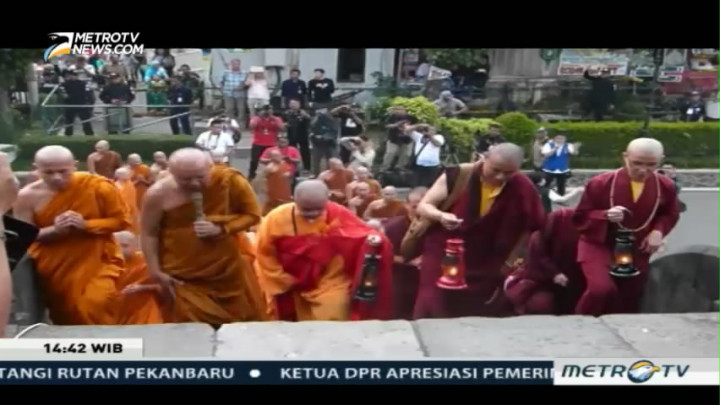 Api Abadi Disemayamkan di Candi Mendut