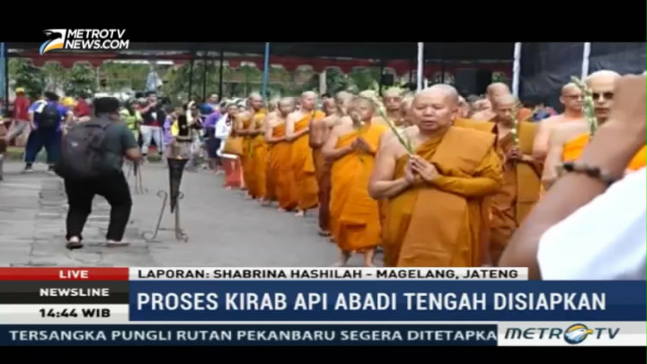 Umat Budha Bersiap untuk Kirab Api Abadi