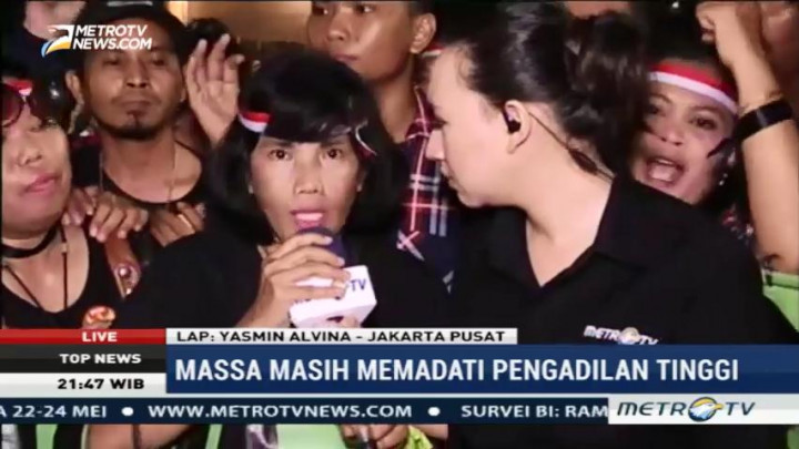 Simpatisan Ahok Masih Bertahan di Pengadilan Tinggi Jakarta