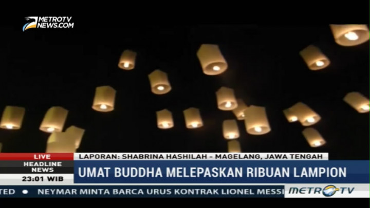Umat Budha Lepas Ribuan Lampion di Candi Borobudur