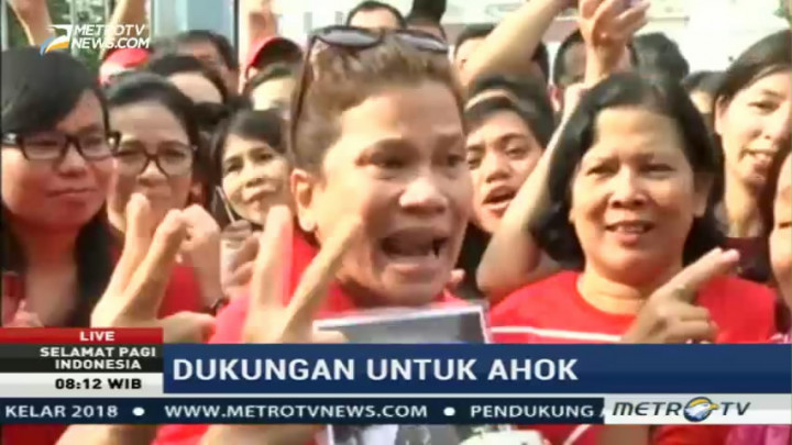 Ribuan Pendukung Ahok Berkumpul di Balai Kota DKI