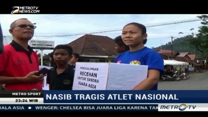 Juara Asia Angkat Berat Ini Terpaksa Kumpulkan Receh Demi Biaya Latihan