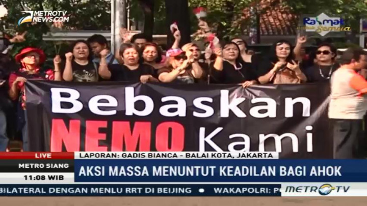 Pendukung Ahok Kembali Berkumpul di Balai Kota DKI