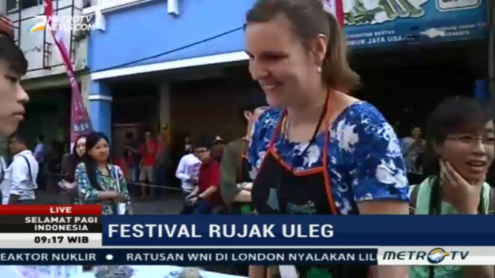Turis Asing Juga Ikuti Festival Rujak Uleg