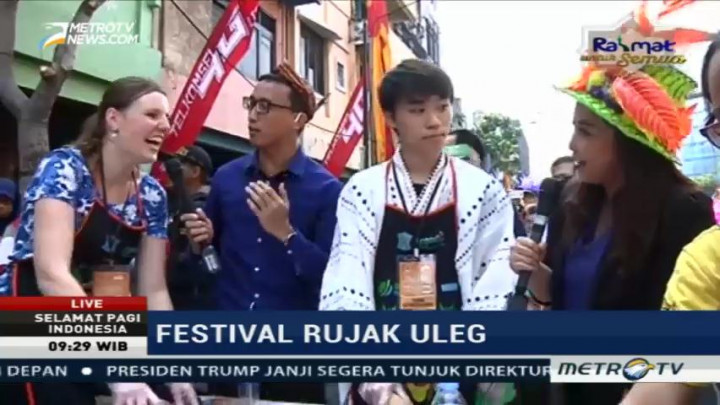 Kemeriahan Festival Rujak Uleg di Surabaya