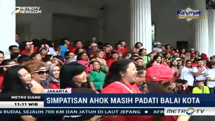 Warga Tanda Tangani Petisi Pembebasan Ahok di Balai Kota