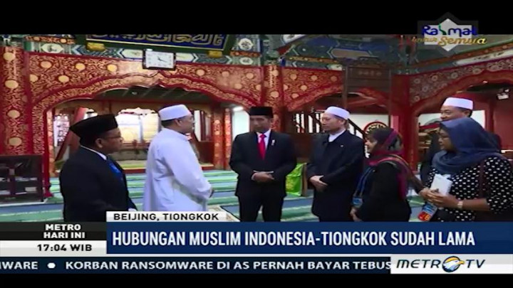 Kunjungi Masjid di Tiongkok, Jokowi Sempatkan Salat Tahiyatul Masjid