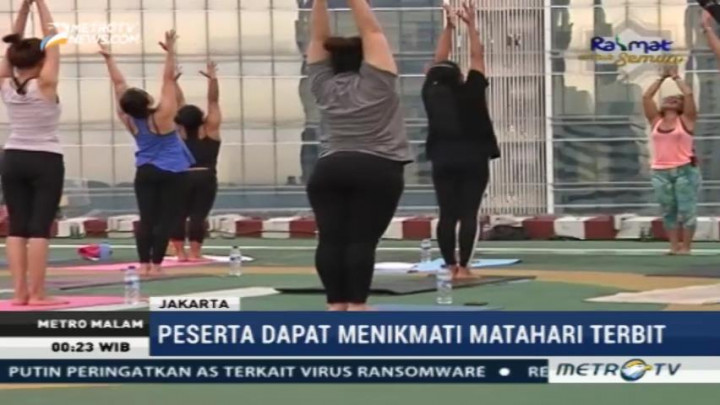 Yoga Sambil Menikmati Indahnya Matahari Terbit