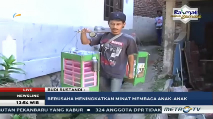 Penjual Agar-agar Ini Sulap Pikulannya Jadi Perpustakaan Keliling