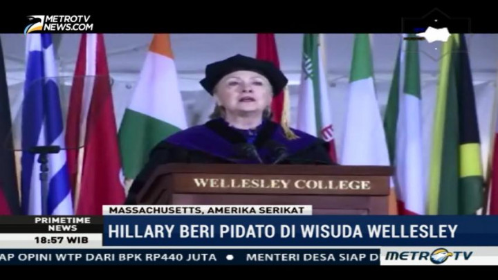 Muncul ke Publik, Hillary Kritik Kebijakan Trump